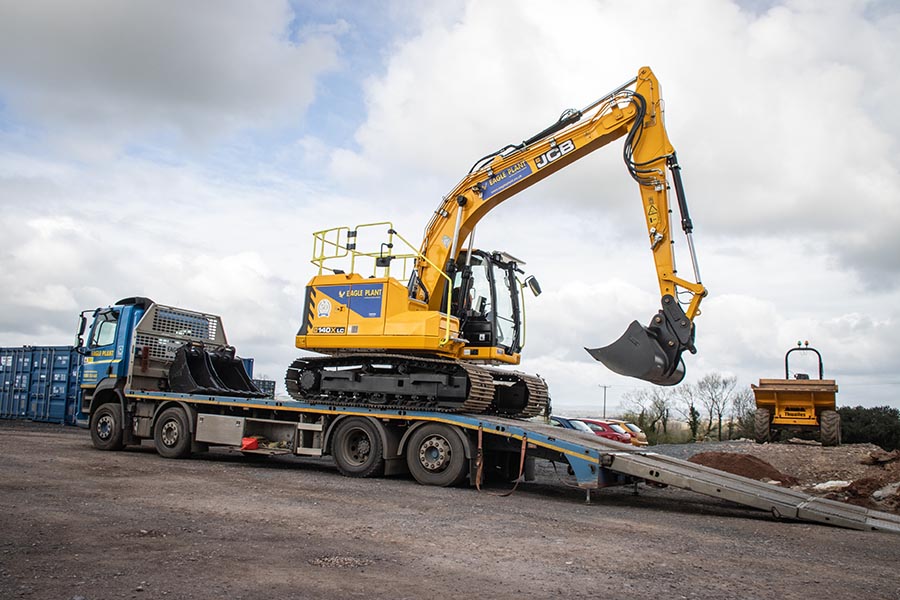Eagle Plant brings large plant machinery to Mid Devon